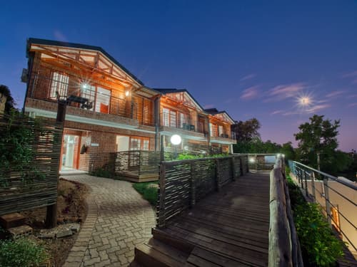 Tembo Guest Lodge, Primary image