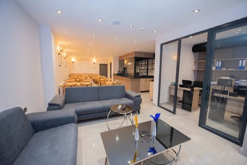 Mahya Hotel, Lobby sitting area