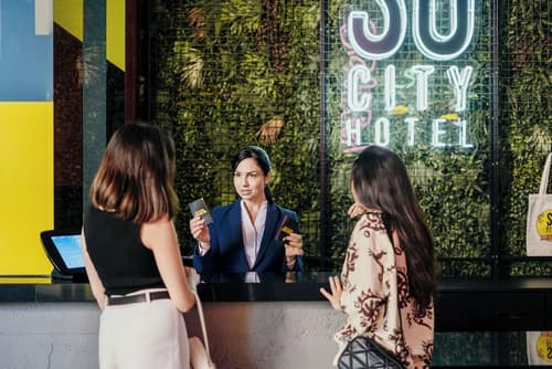 So City Hotel, Reception