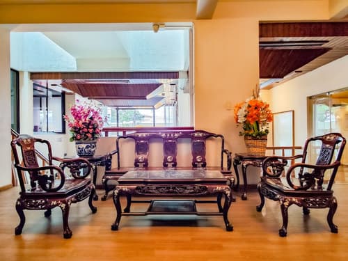 Lido Hotel, Lobby sitting area