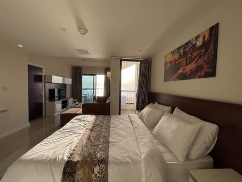 Porto & Almira Beach, Room