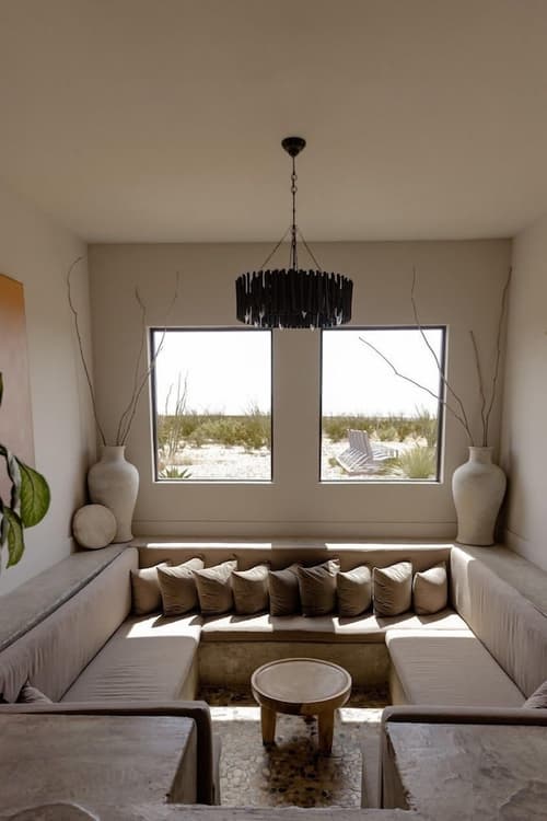 Willow House, Lobby sitting area