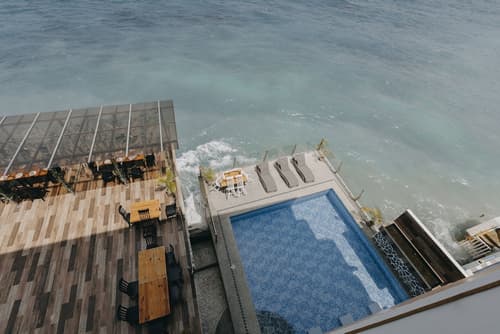 The Marc Vannelli Oslob, Pool