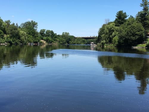 Ramada by Wyndham Ottawa On The Rideau, 