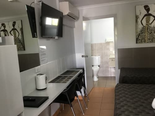 Golden Palms Motor Inn, 