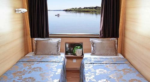 Compass River City Hotel, 