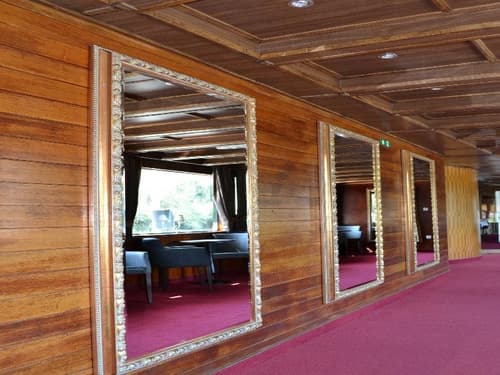 Compass River City Hotel, 