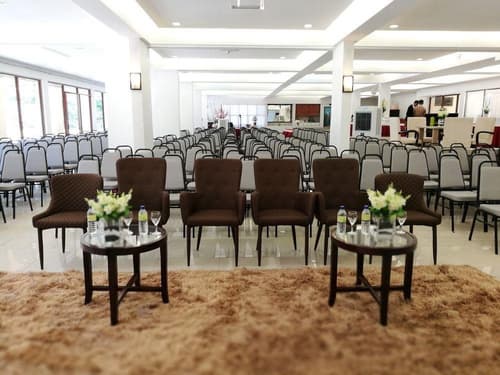 MNM Primula Hotel & Lounge, 