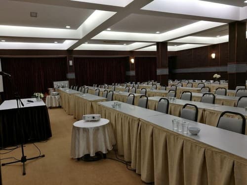 MNM Primula Hotel & Lounge, 