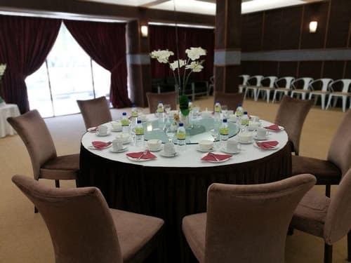 MNM Primula Hotel & Lounge, 