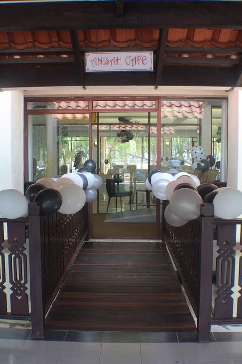 MNM Primula Hotel & Lounge, 