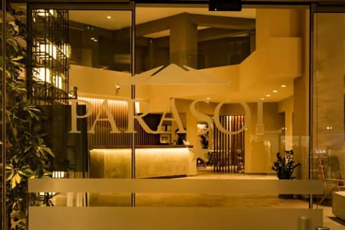 Parasol Luxury Hotel & Suites, 