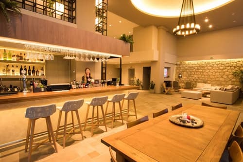 Parasol Luxury Hotel & Suites, 