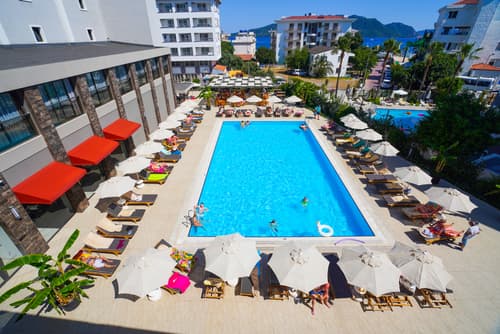 Ada Julian Hotel