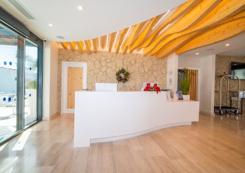 HL Miraflor Suites