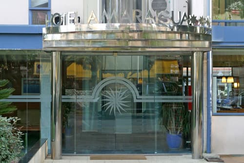 Amaraigua Adults Only, Lobby