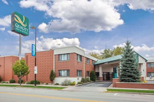 Quality Inn & Suites Green Bay Downtown
