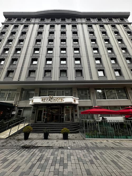 Revia Square Hotel
