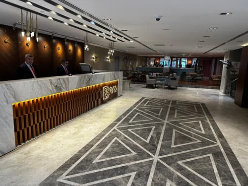 Revia Square Hotel