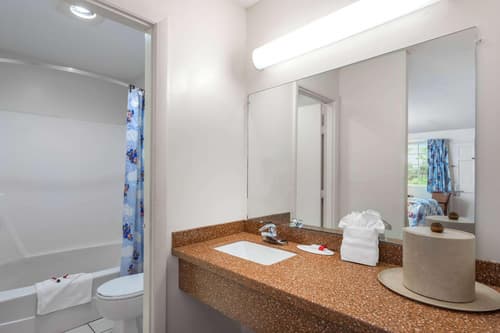 Travelodge By Wyndham Cape Cod Area