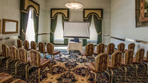 Salvatore's Garden Place Hotel