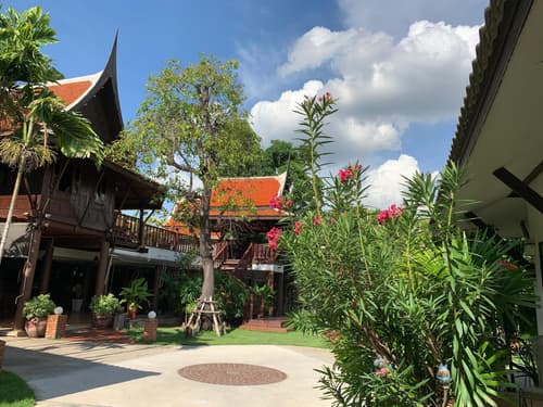 Baan Thai House, Lobby