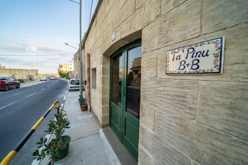 Ta' Pinu B&B