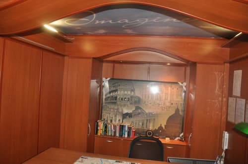 Hostel Beauty, Lobby