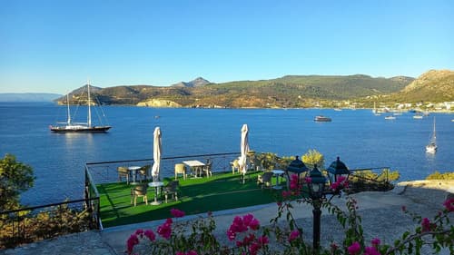 Kavos Bay Seafront Hotel