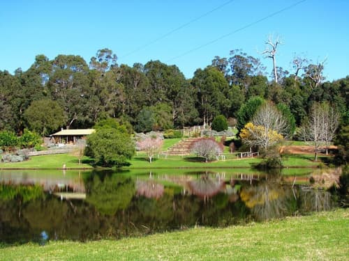 Pemberton Lake View Chalets, 