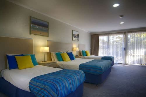 B.w Fairway Motor Inn