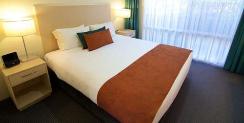 B.w Fairway Motor Inn