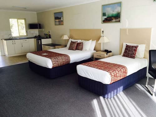 B.w Fairway Motor Inn