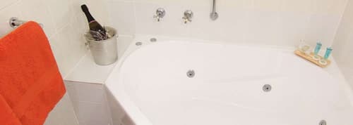 B.w Fairway Motor Inn