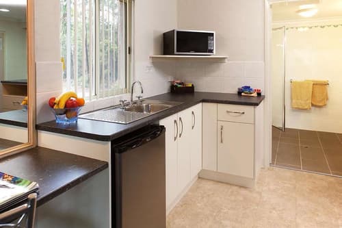 B.w Fairway Motor Inn, 