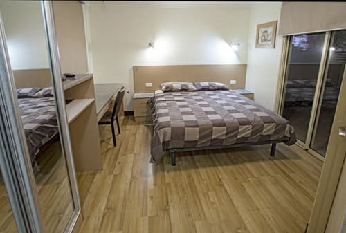Cattrall Park Motel