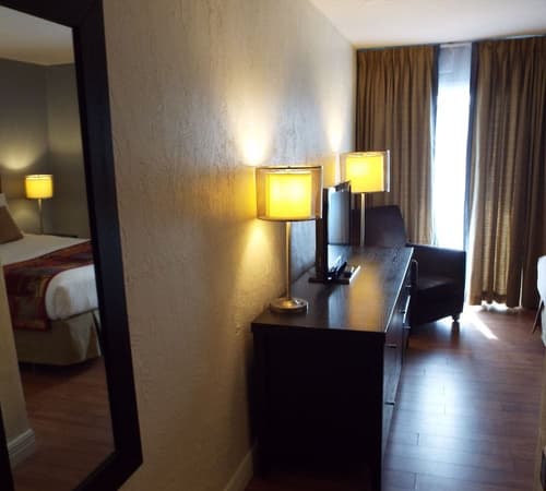 Auberge Shores Inn & Hotel