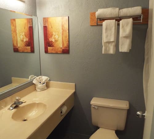 Auberge Shores Inn & Hotel