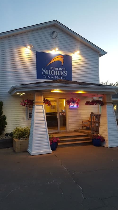 Auberge Shores Inn & Hotel