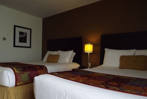 Auberge Shores Inn & Hotel