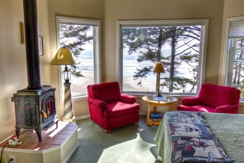 Tyee Lodge Oceanfront B&b