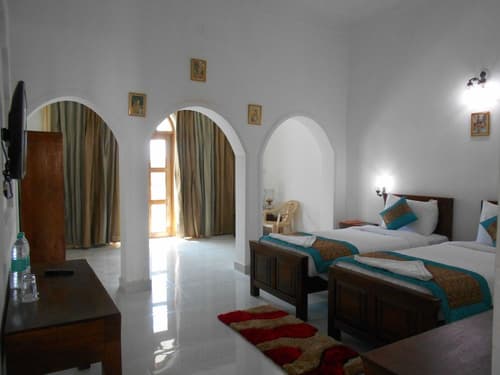 Hotel Isabel Palace, 