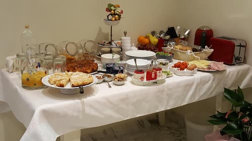 Five Roses Bed & Breakfast