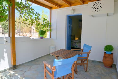 Jimmy's Studios - Quiet Island Living in Plakes near Firopotamos & Plathiena Beaches