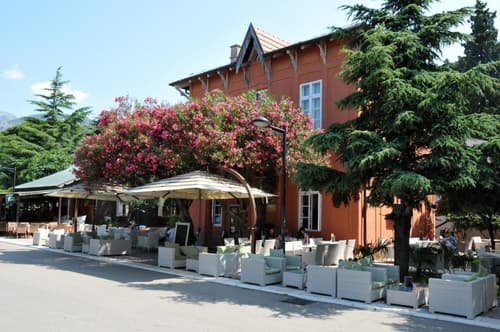 Le Petit Chateau