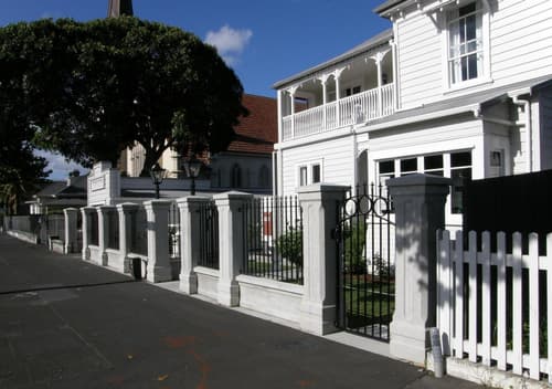 Ponsonby Manor, 