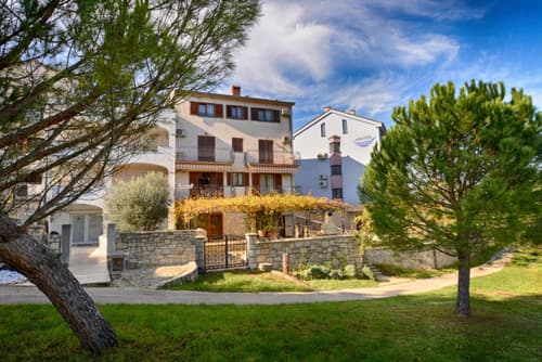 Apartments Elvis 1299, 