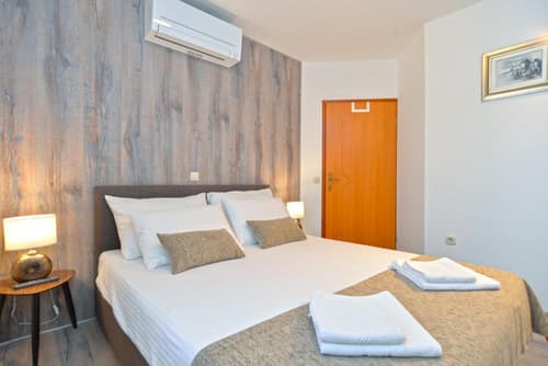 Apartments Elvis 1299, 