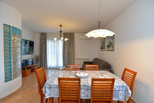 Apartments Elvis 1299, 