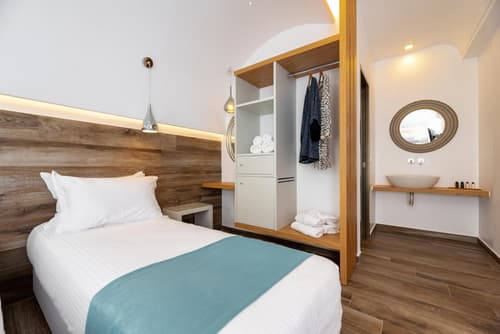 Deluxe Suites Santorini
